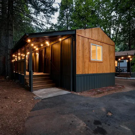 Cave Springs Resort Dunsmuir Exterior photo