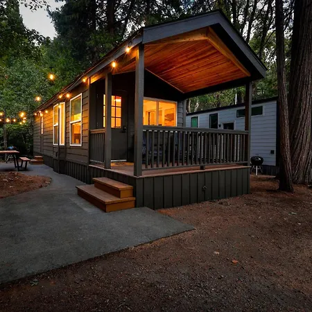 Cave Springs Resort Dunsmuir Exterior photo