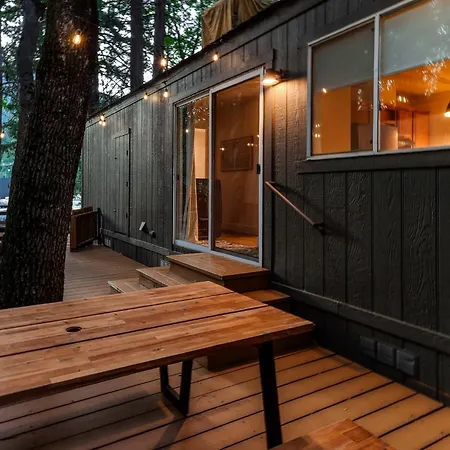 Cave Springs Resort Dunsmuir Exterior photo
