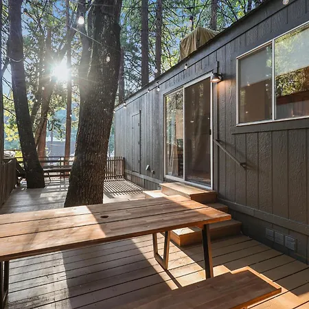 Cave Springs Resort Dunsmuir Exterior photo