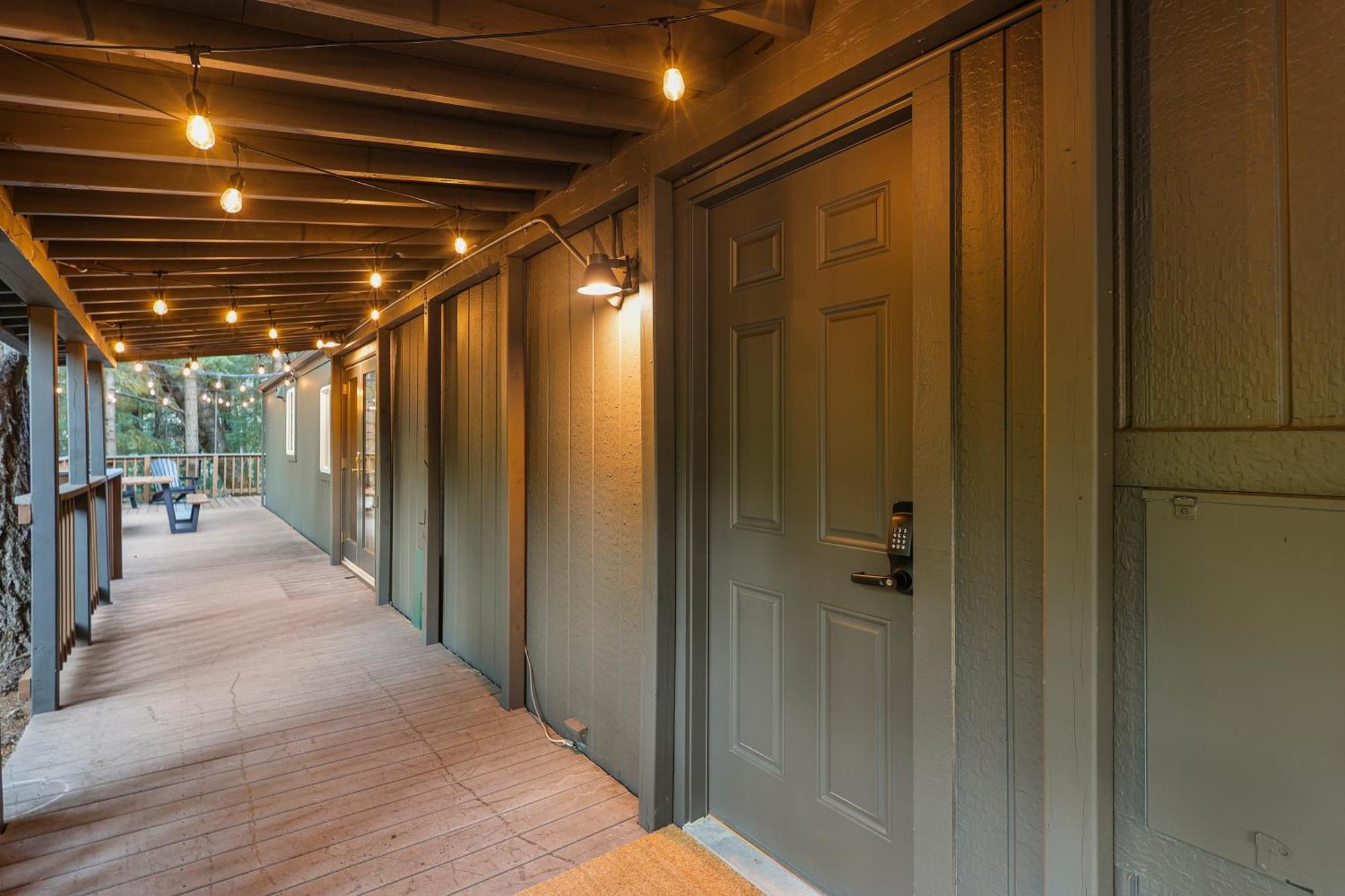 Cave Springs Aparthotel Dunsmuir