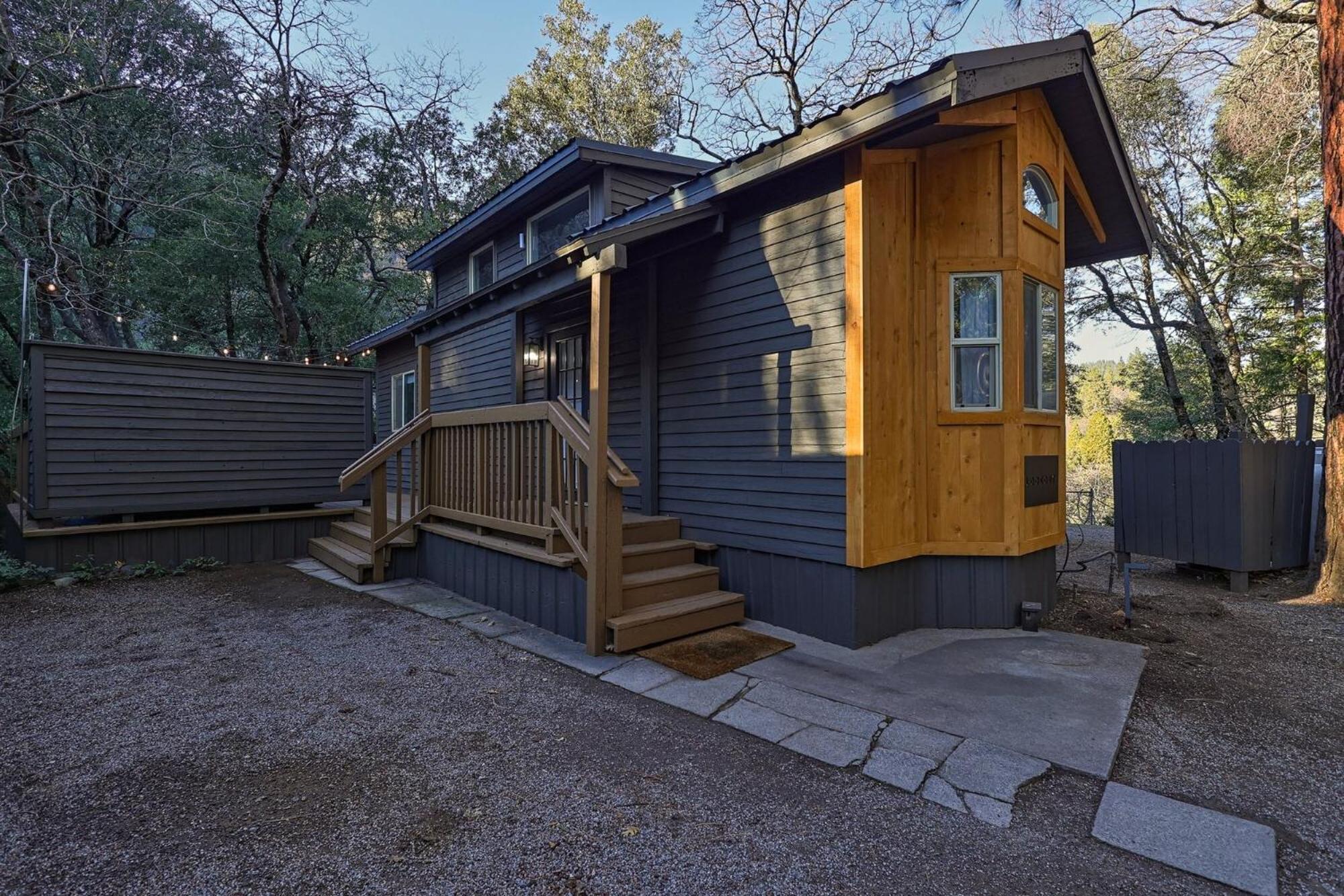 Cave Springs Aparthotel *