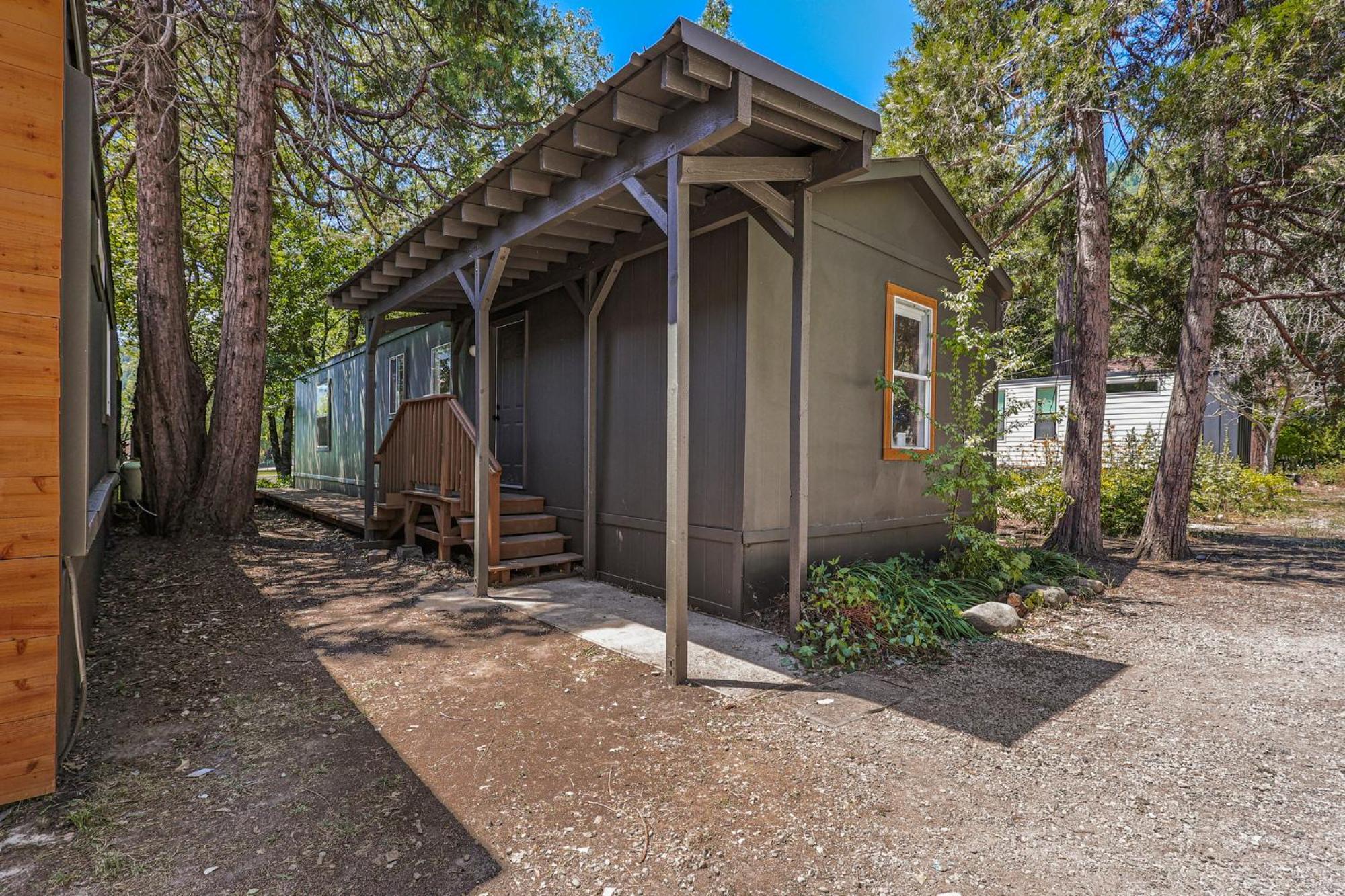 Cave Springs Aparthotel