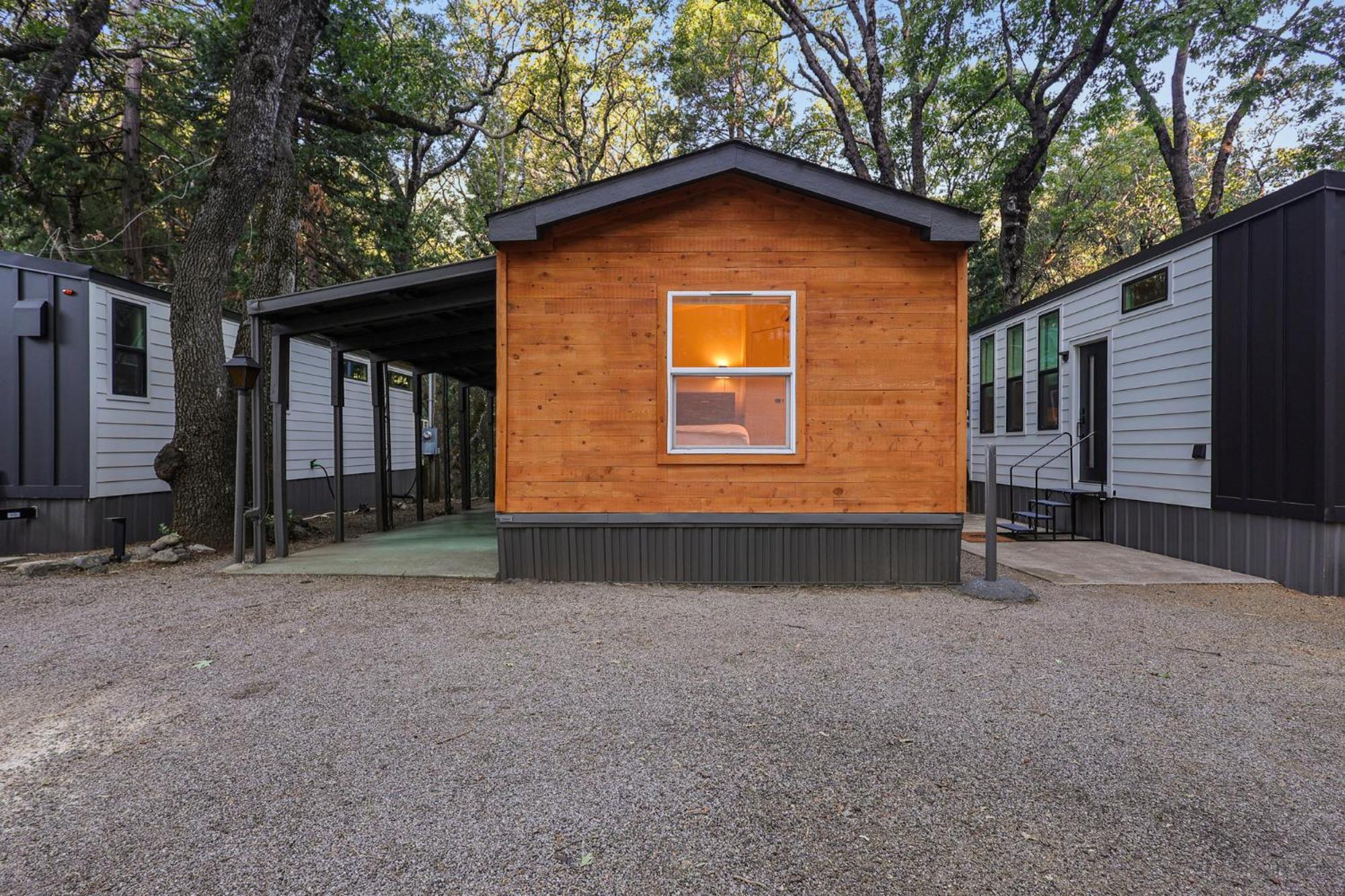Cave Springs Aparthotel