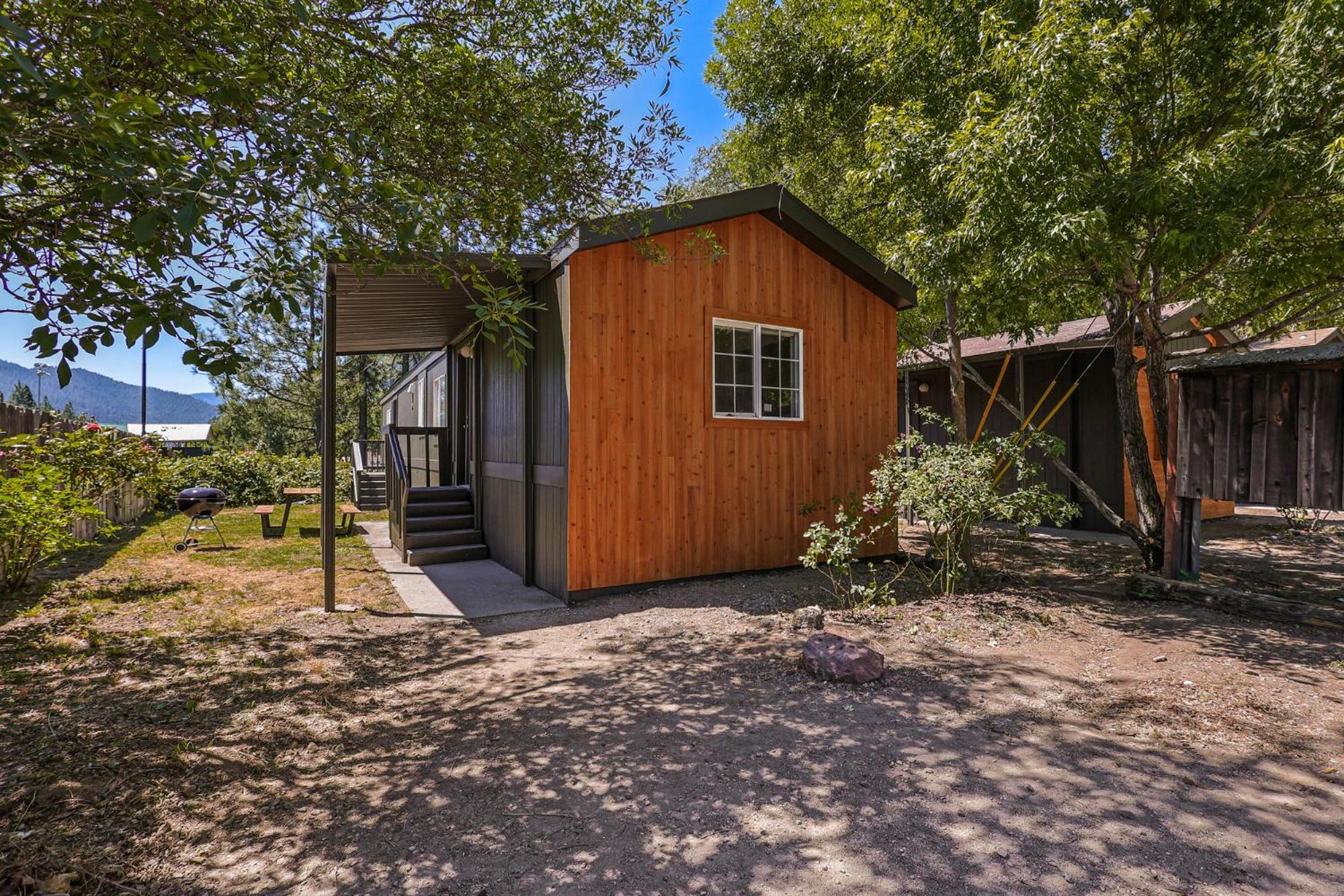 Cave Springs Aparthotel